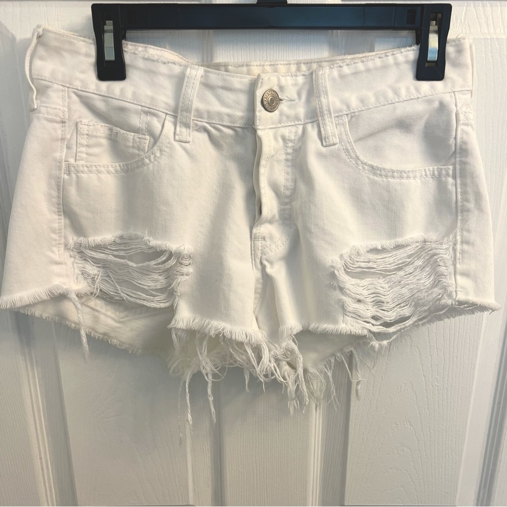 ✨Abercrombie & Fitch Destroyed Shorts✨